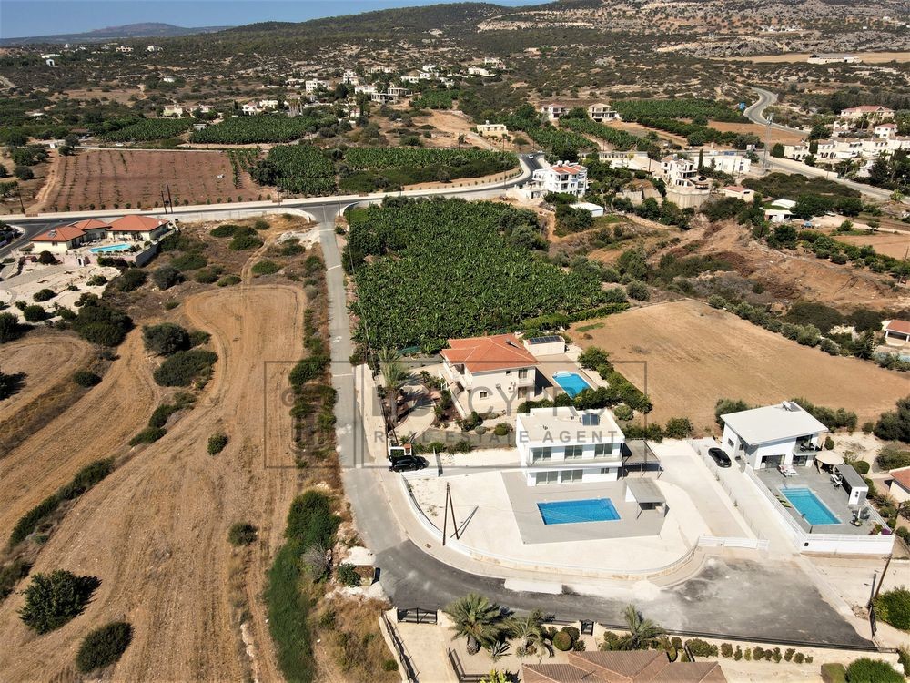 Detached Villa For Sale in Sea Caves, Paphos BC72727